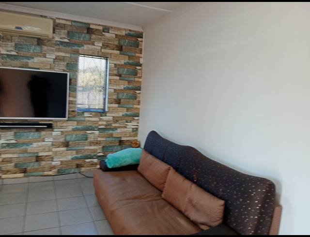 3 BEDROOM FREESTANDING FOR SALE IN BISLEY